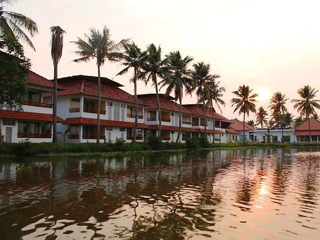 Manor Back Water Resort Kumarakom Exterior photo