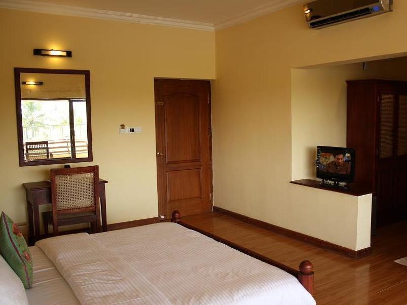 Manor Back Water Resort Kumarakom Exterior photo