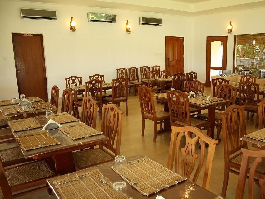 Manor Back Water Resort Kumarakom Exterior photo