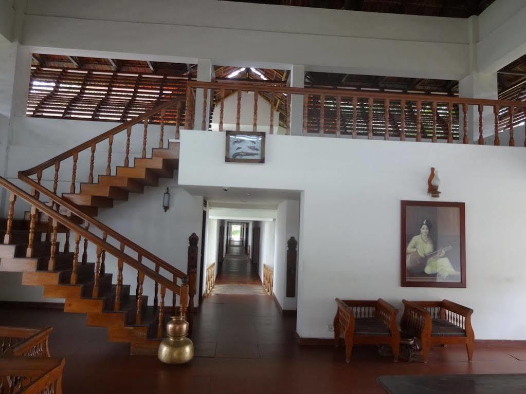 Manor Back Water Resort Kumarakom Exterior photo