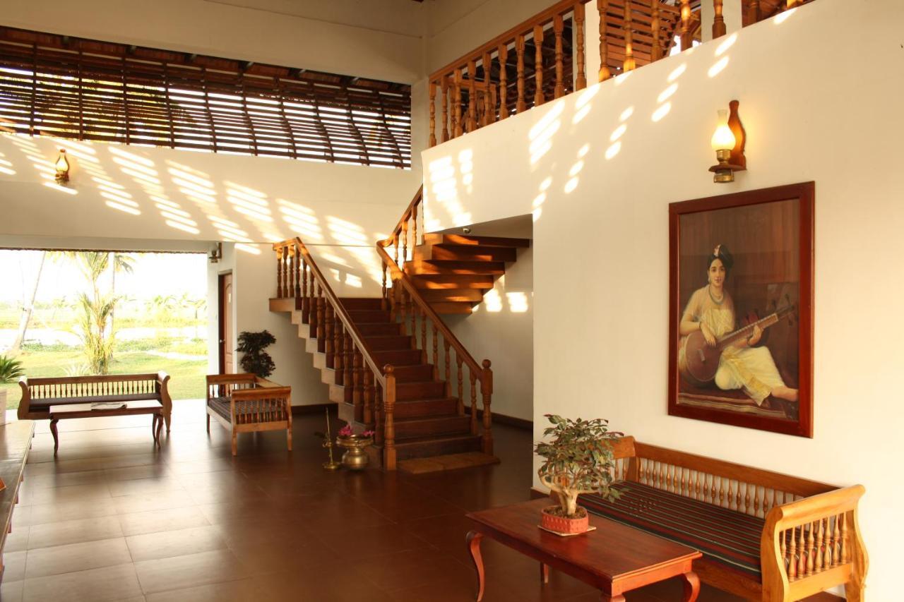 Manor Back Water Resort Kumarakom Exterior photo