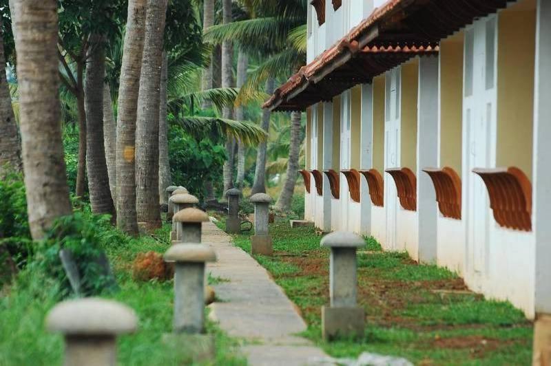 Manor Back Water Resort Kumarakom Exterior photo
