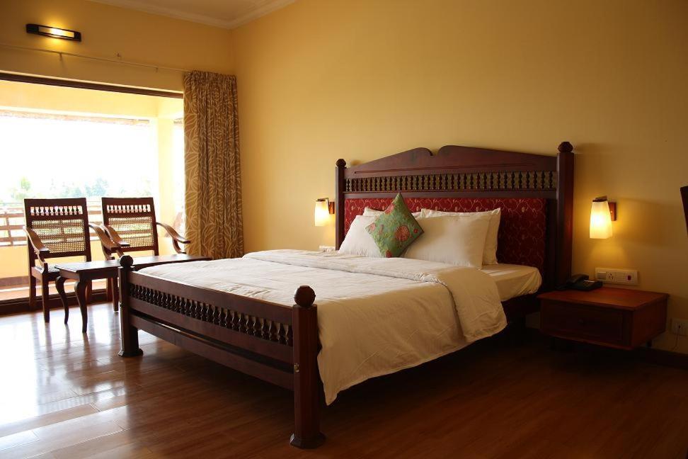 Manor Back Water Resort Kumarakom Exterior photo