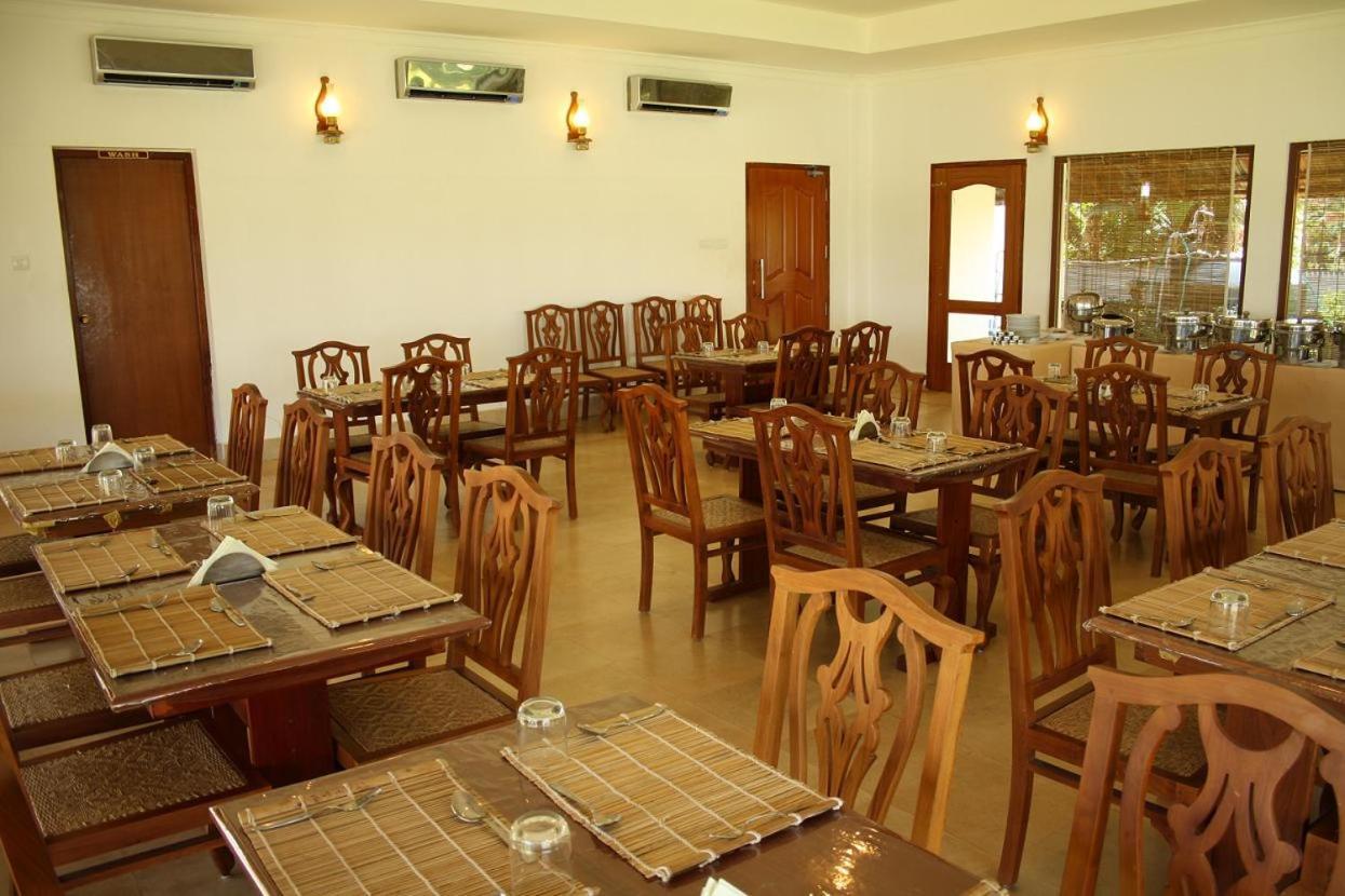 Manor Back Water Resort Kumarakom Exterior photo